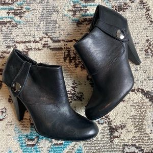 Jessica Simpson black booties